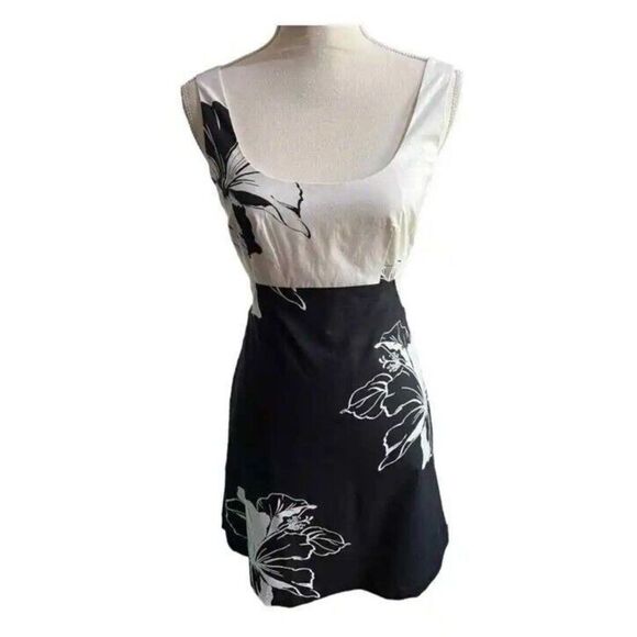 OONAGH BY NANETTE LEPORE | BLACK & WHITE $248 SZ 2 Floral Cutout Scoop Neck - Picture 3 of 12